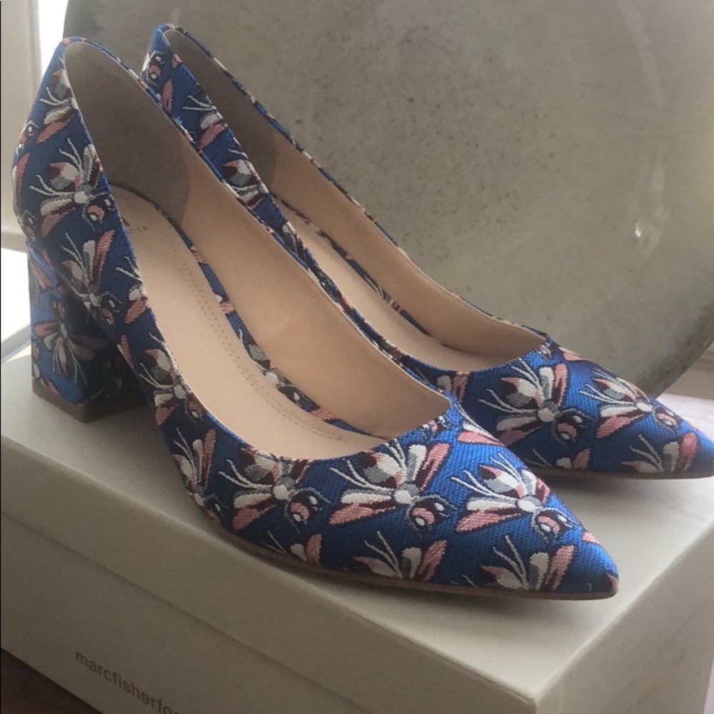 Marc Fisher Blue Block Heel Pumps with cute bees 🐝 on them! 💙 - Picture 2 of 6